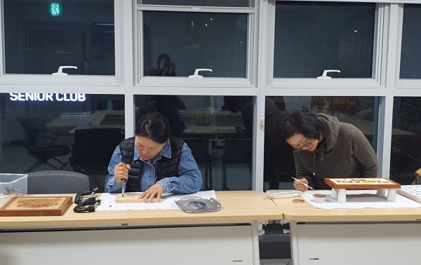 슬기로운각자생활_12.7_09.jpg