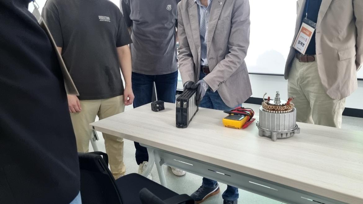 40대직업캠프_전기차정비_05.jpg